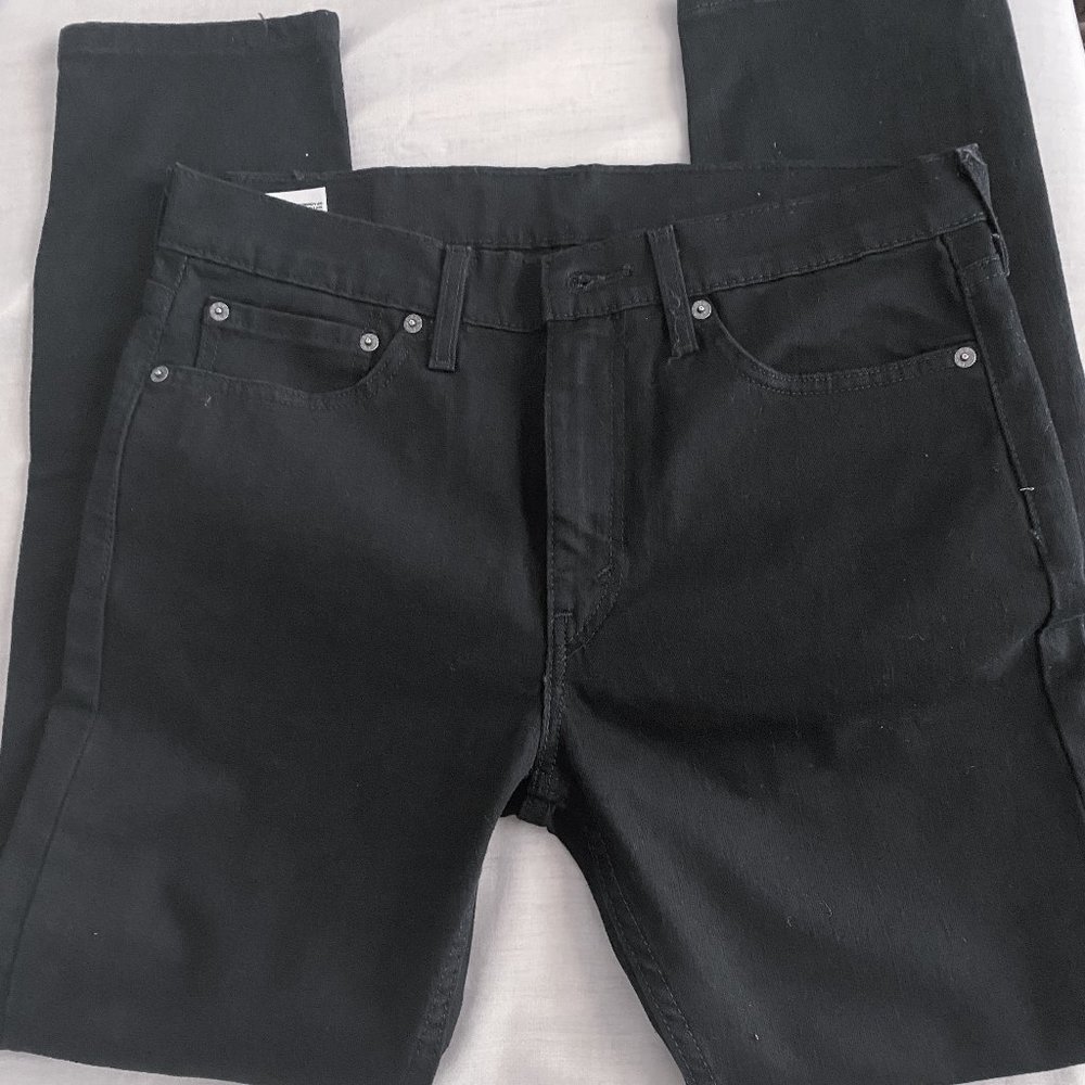 Black levi's pants